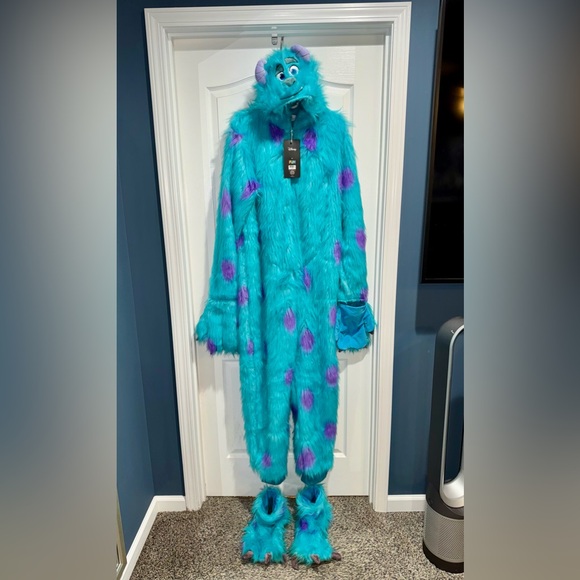 Size large hooded Disney Pixar’s Monsters, Inc. Sulley Costume for Adults - Picture 2 of 11